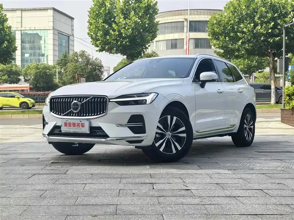 Volvo XC60 — фото 1
