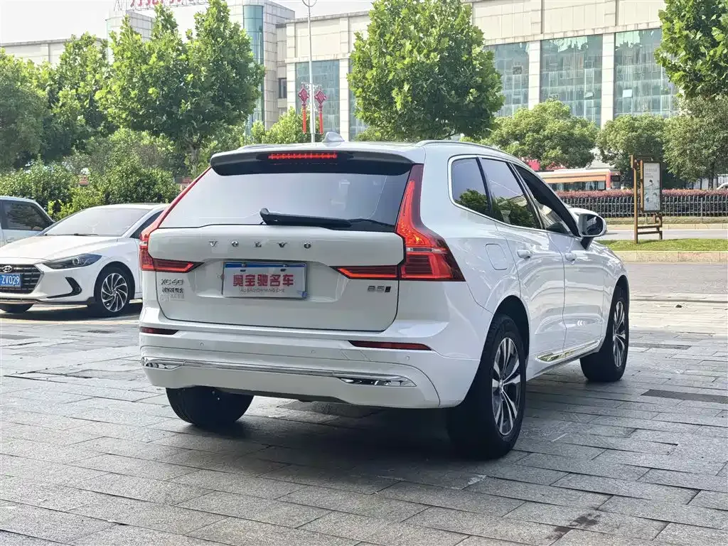 Volvo XC60 — фото 9
