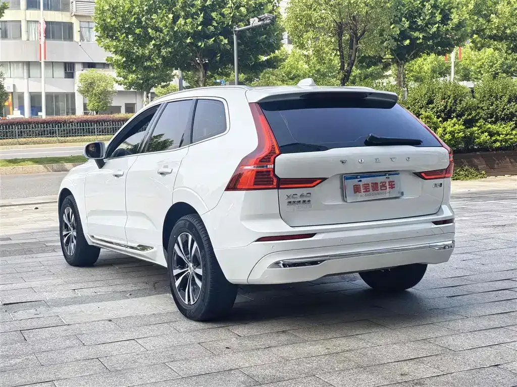 Volvo XC60 — фото 10