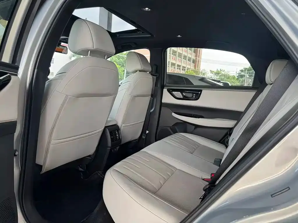 Honda e:NP2 2025 из CN, фото 3
