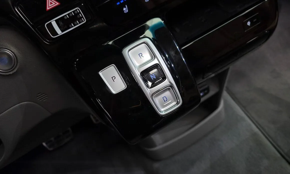 Hyundai Staria — фото 2