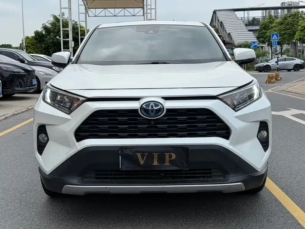 Toyota RAV4 — фото 4