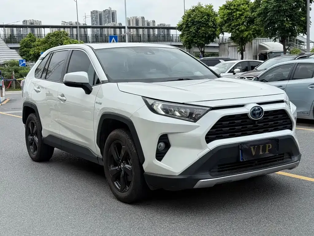 Toyota RAV4 — фото 3