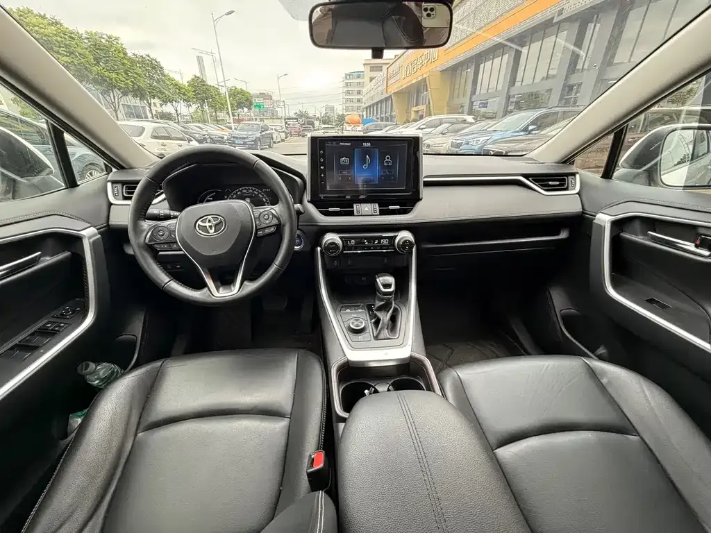 Toyota RAV4 — фото 9
