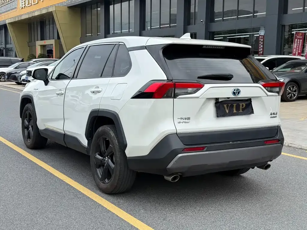 Toyota RAV4 — фото 5