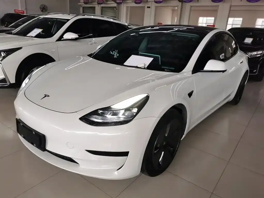 Tesla Model 3 — фото 1