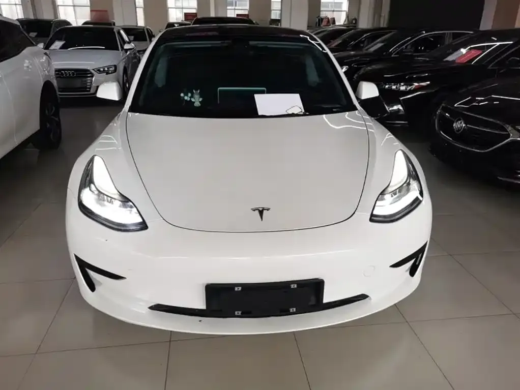Tesla Model 3 — фото 9