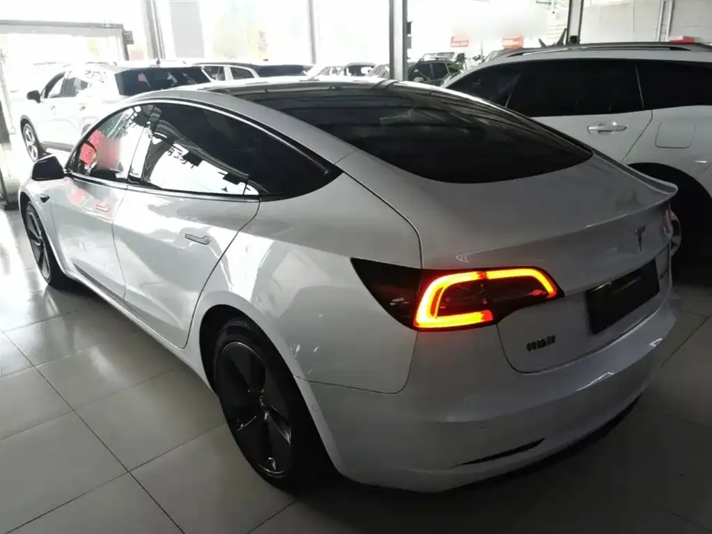 Tesla Model 3 — фото 3