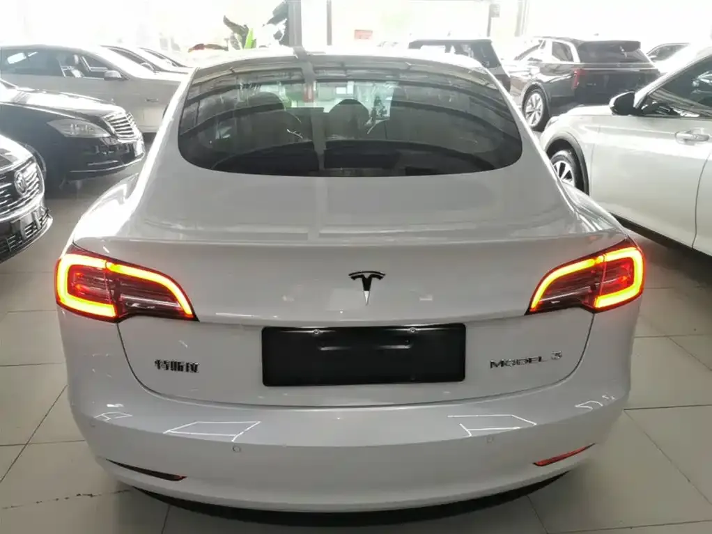 Tesla Model 3 — фото 2