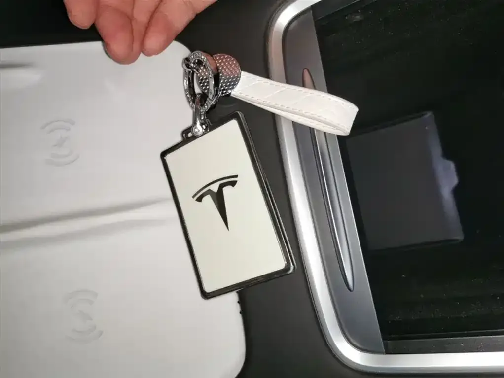 Tesla Model 3 — фото 6