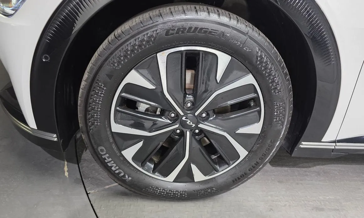Kia EV6 2023 из KR, фото 6
