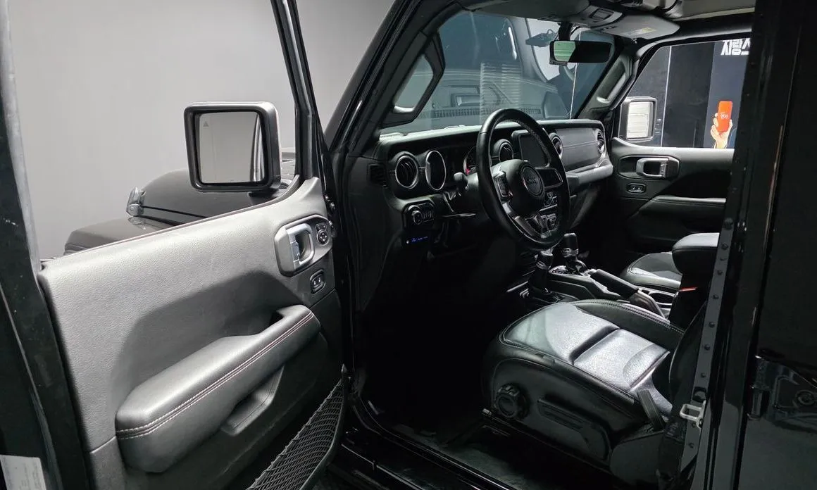 Jeep Wrangler 2022 из KR, фото 2