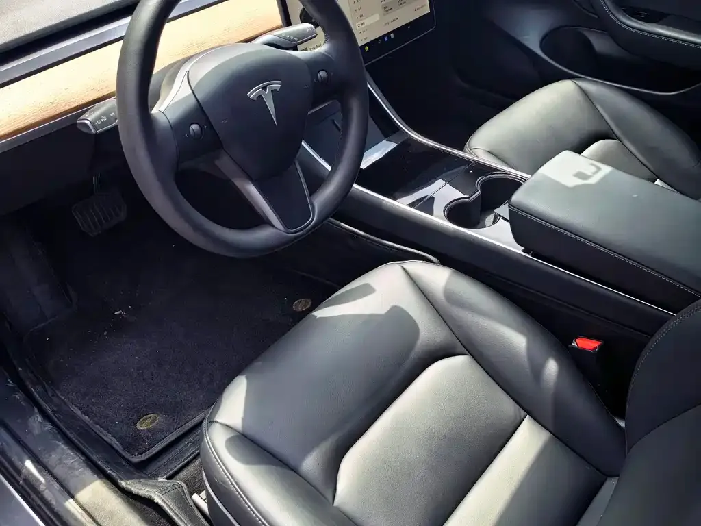 Tesla Model 3 — фото 3