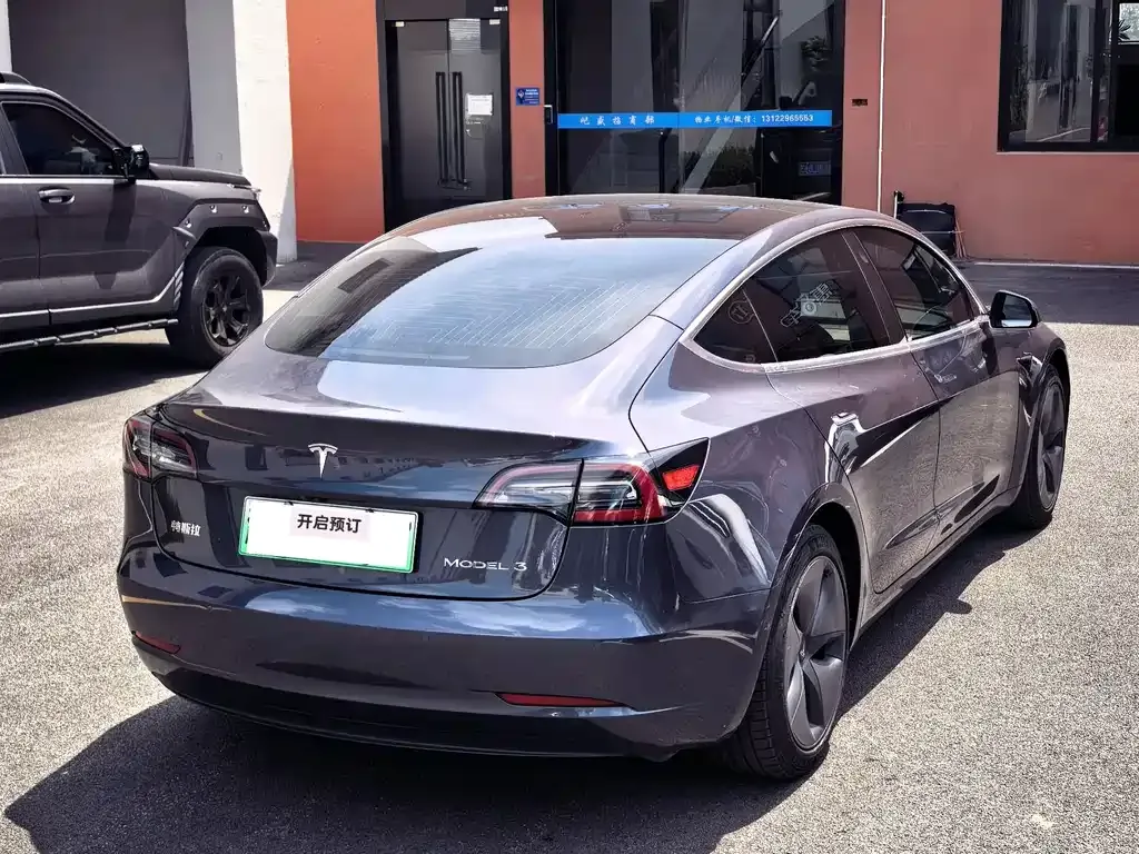 Tesla Model 3 — фото 4