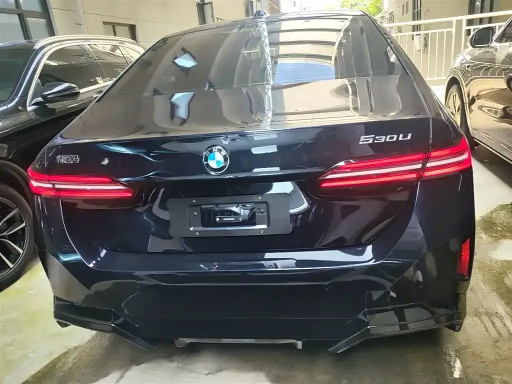 BMW 5 Series — фото 10