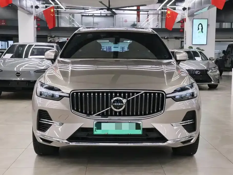 Volvo XC60 PHEV — фото 1