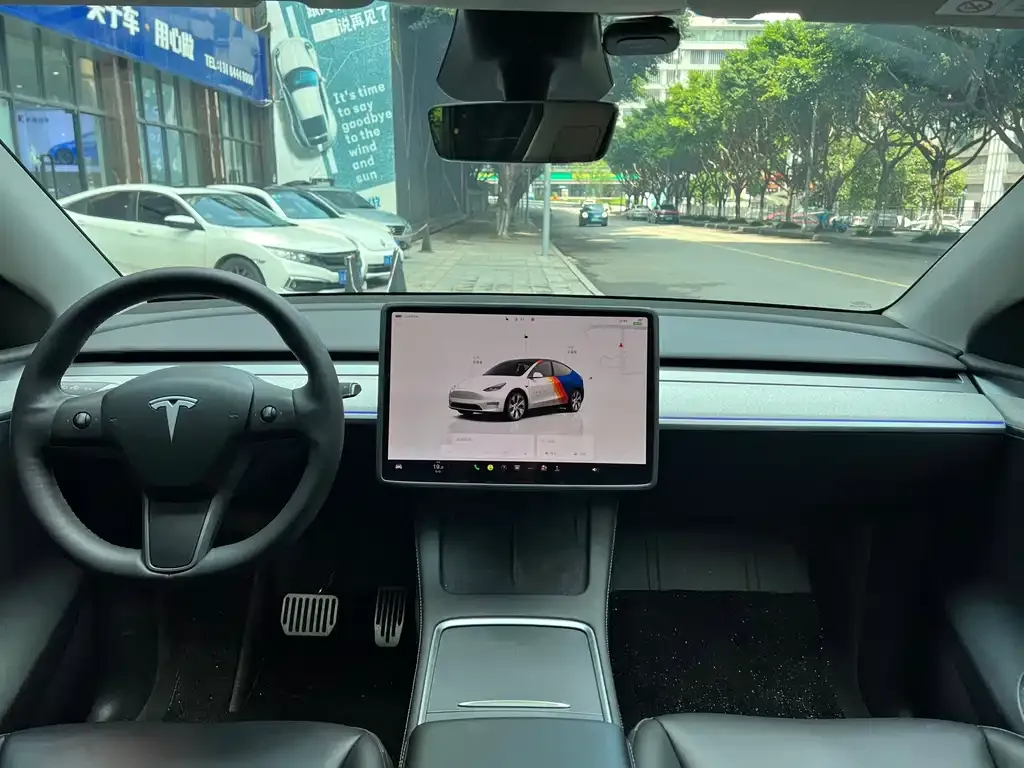 Tesla Model Y — фото 8