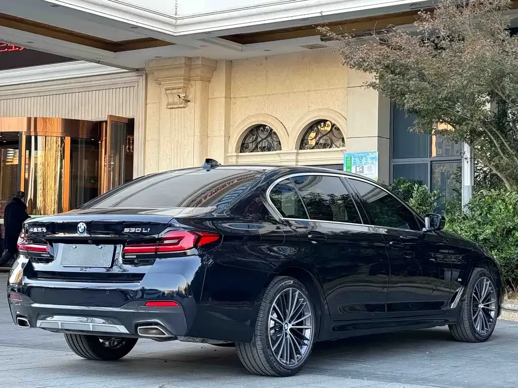 BMW 5 Series — фото 5