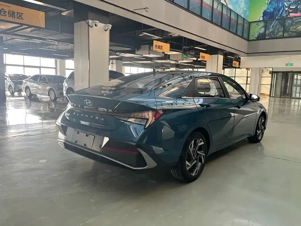 Hyundai Elantra — фото 9