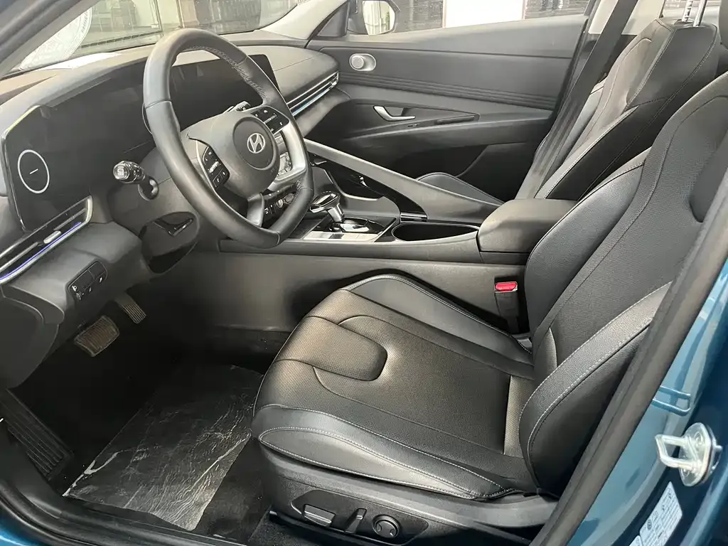 Hyundai Elantra — фото 4