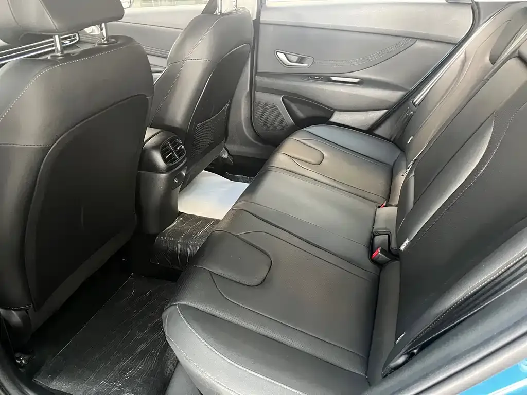 Hyundai Elantra — фото 3