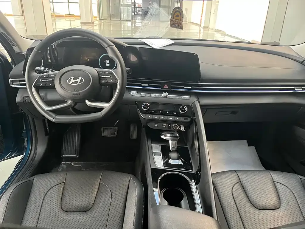 Hyundai Elantra — фото 8