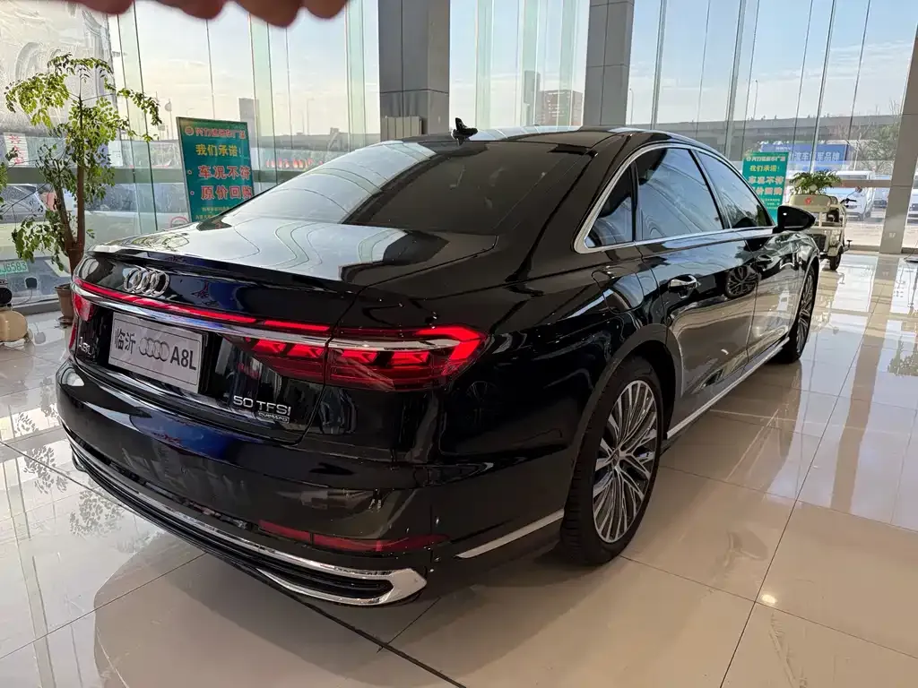 Audi A8 — фото 5
