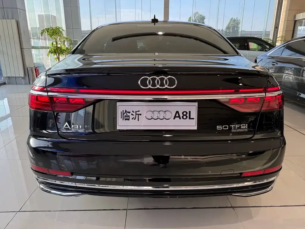 Audi A8 — фото 3