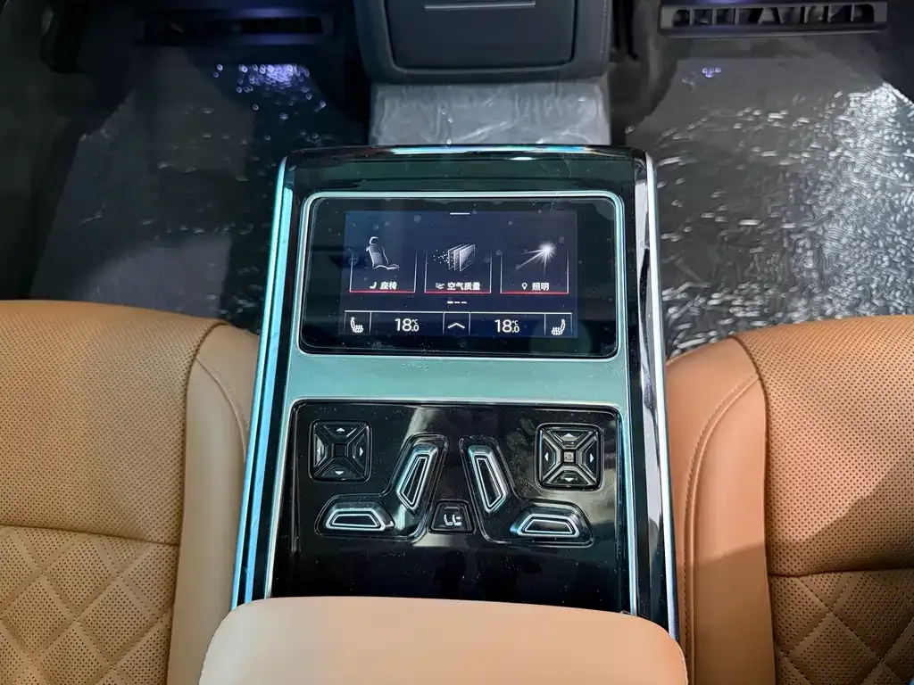 Audi A8 — фото 4