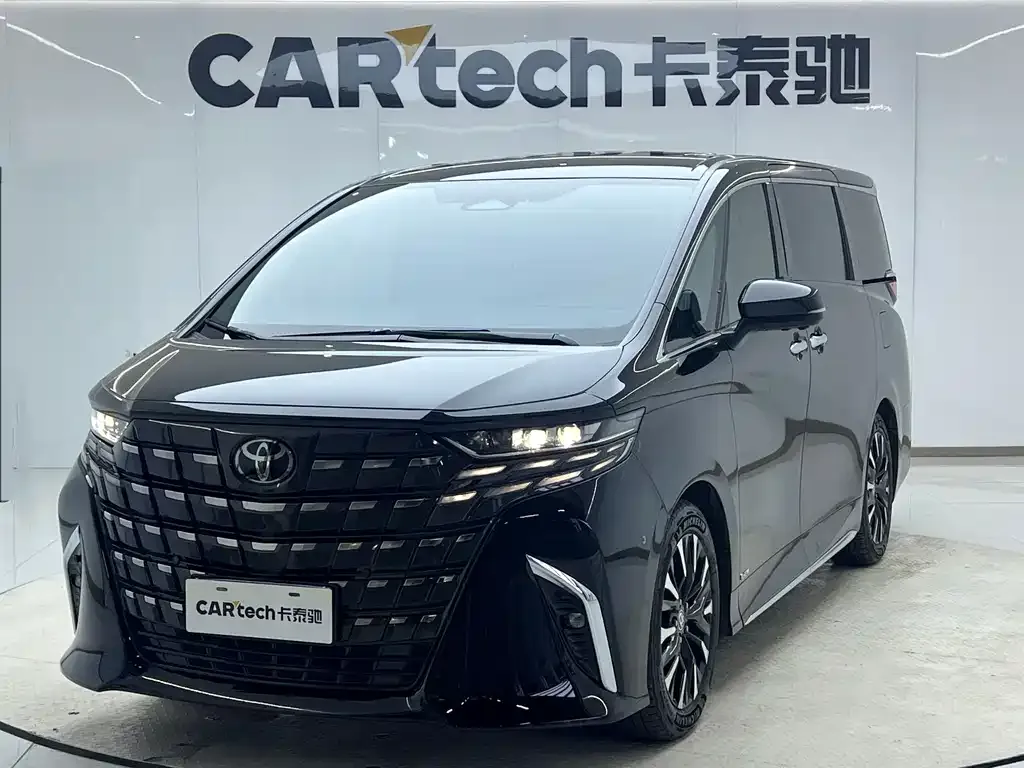 Toyota Alphard — фото 1