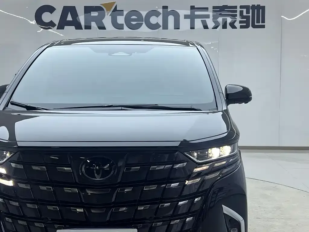 Toyota Alphard — фото 7