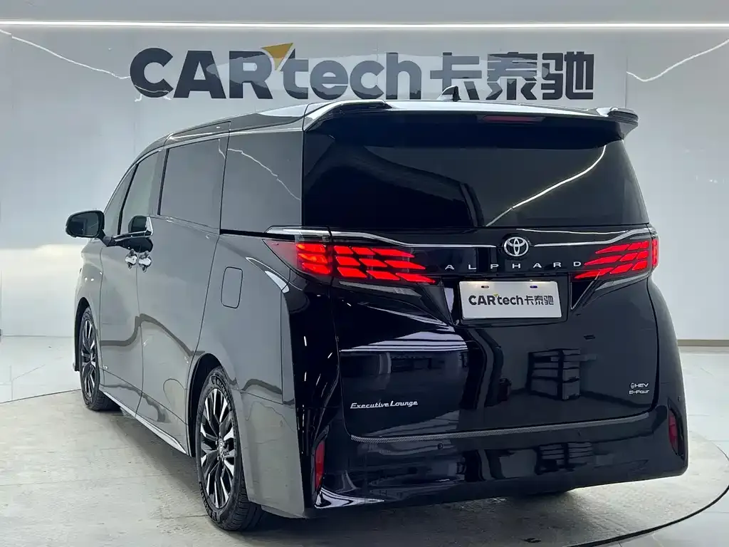 Toyota Alphard — фото 4