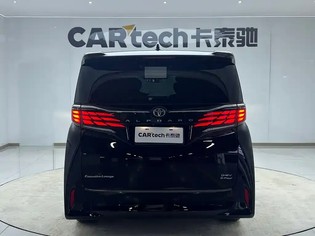 Toyota Alphard — фото 2