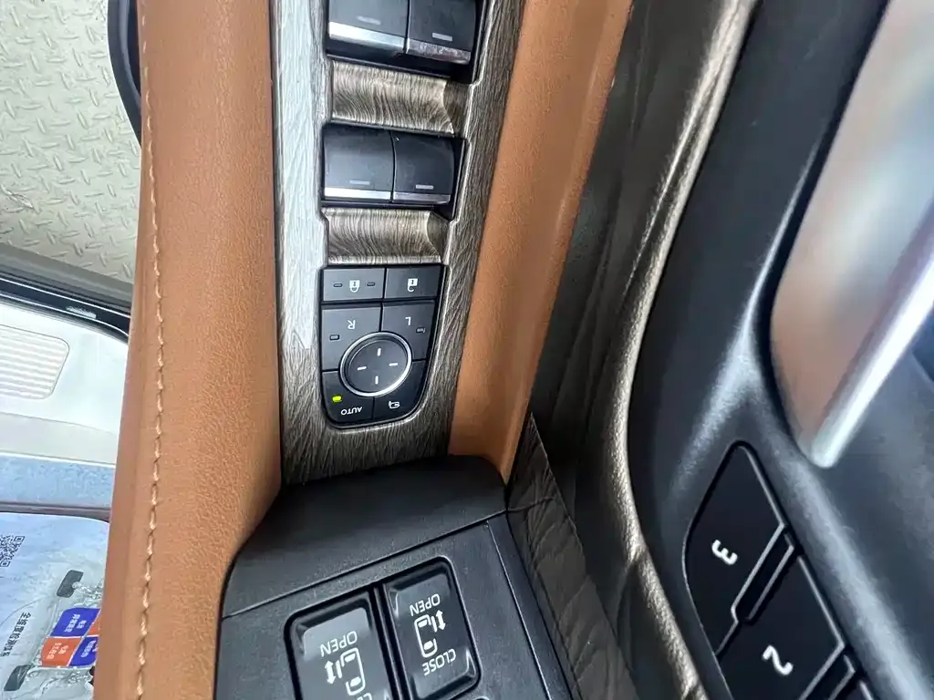 Toyota Alphard — фото 5