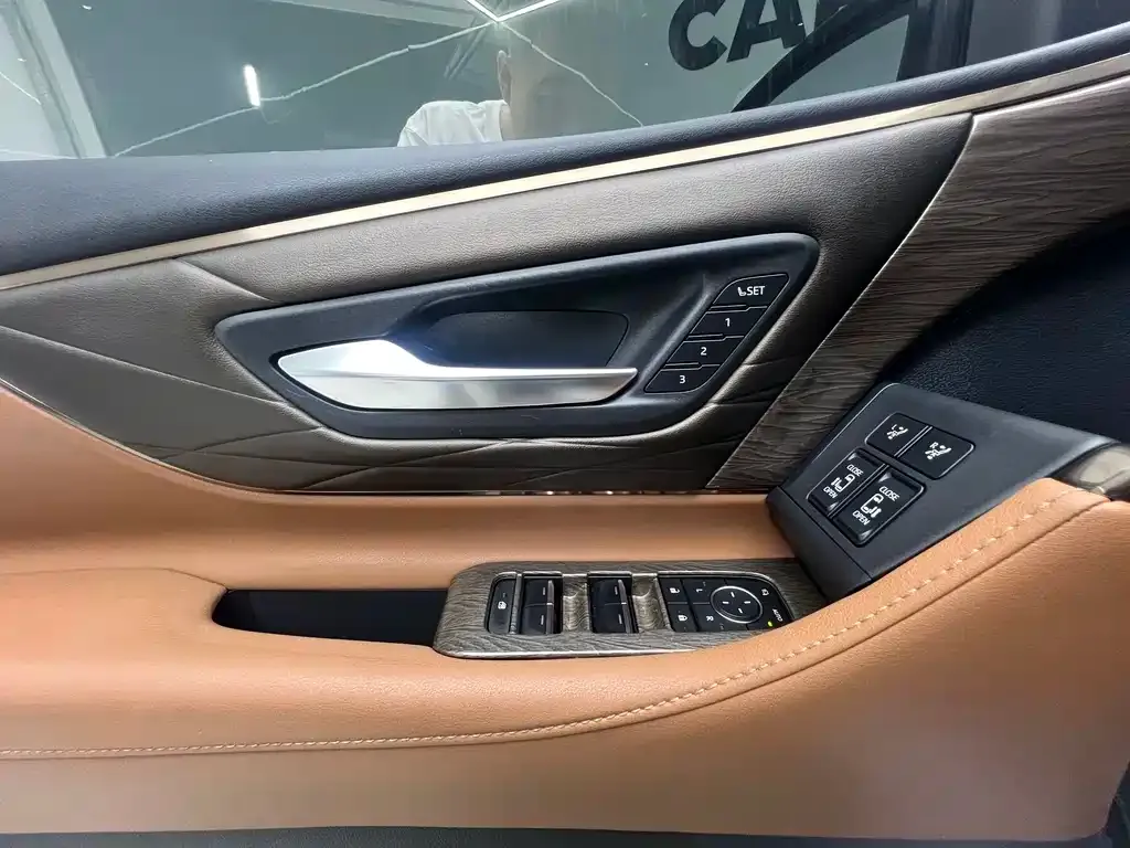 Toyota Alphard — фото 9