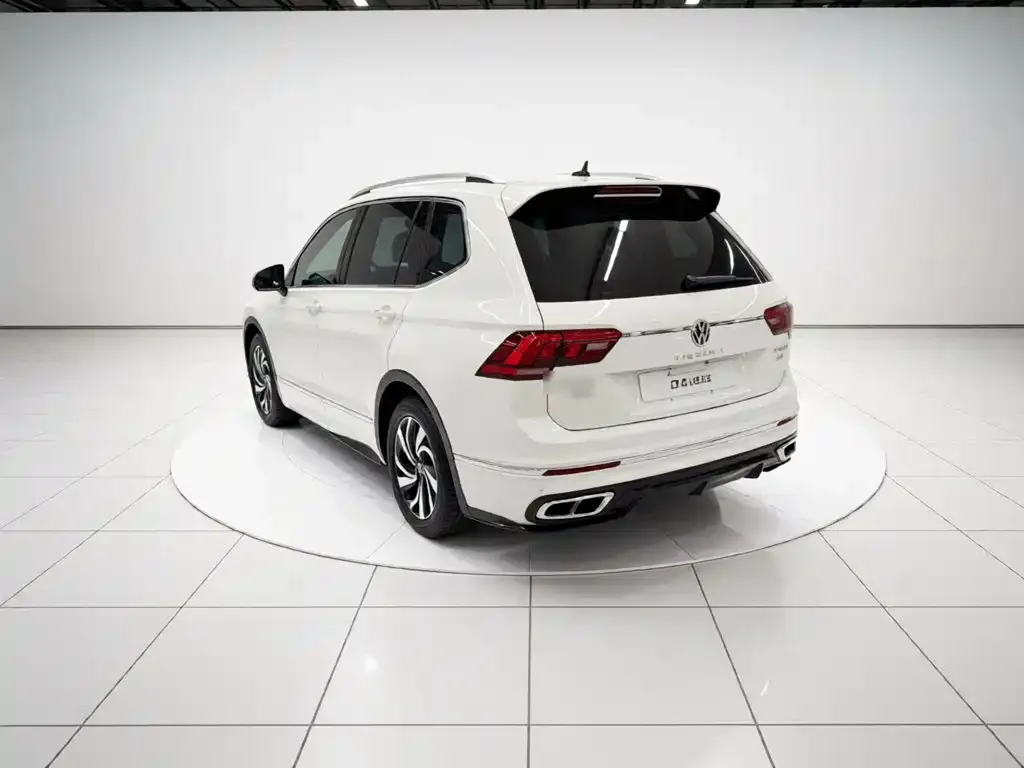 Volkswagen Tiguan L — фото 4