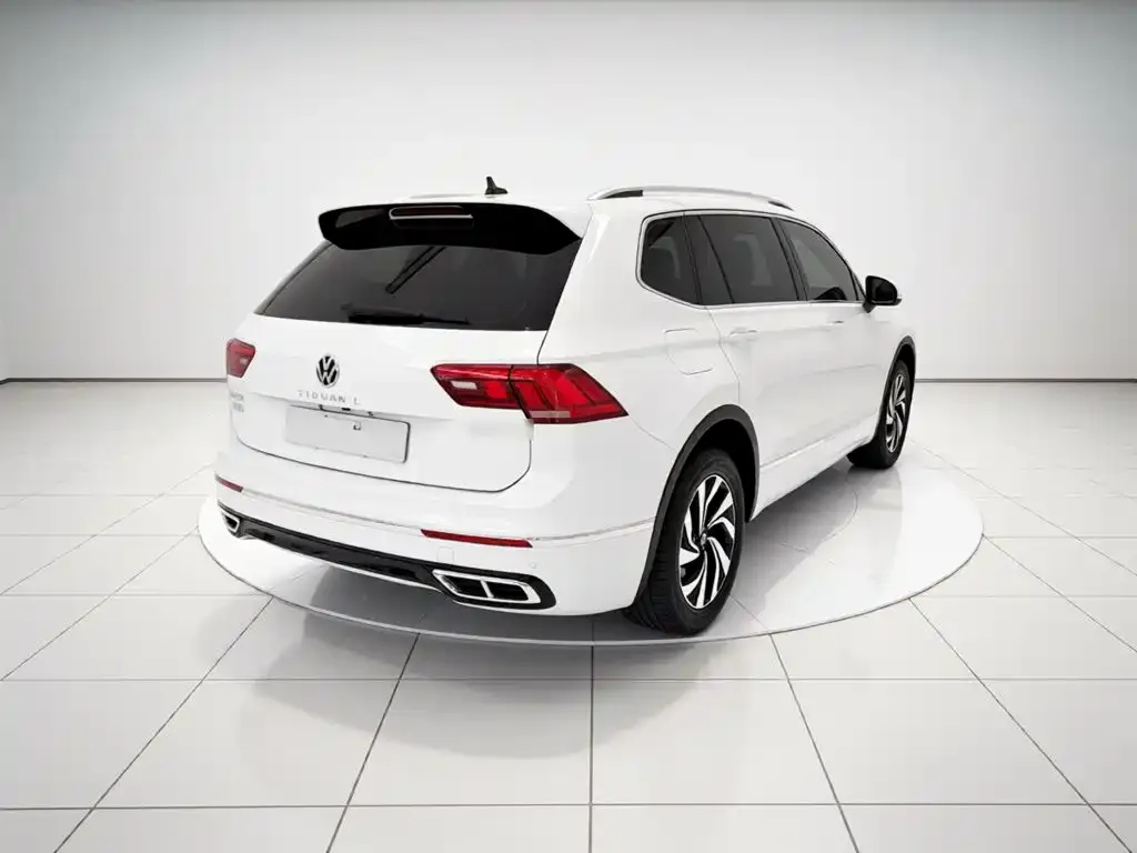 Volkswagen Tiguan L — фото 6