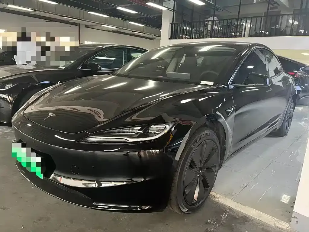 Tesla Model 3 — фото 1