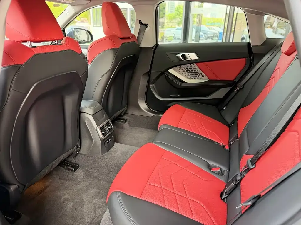 BMW 2 Series 2025 из CN, фото 7
