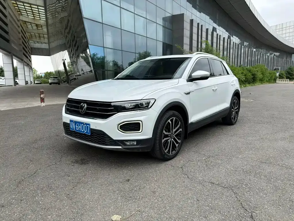 Volkswagen T-Roc — фото 1