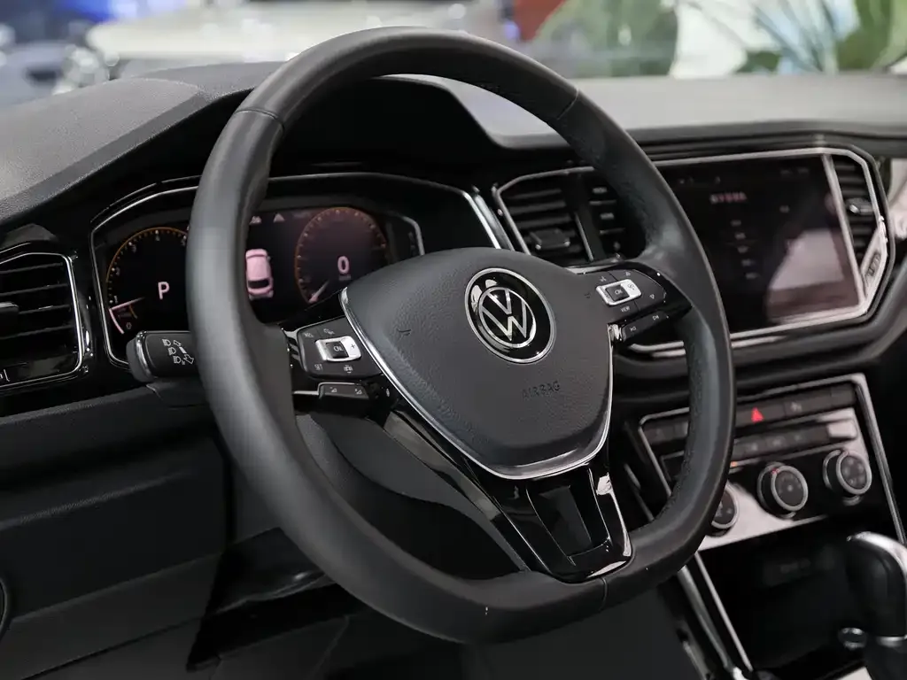 Volkswagen T-Roc — фото 4