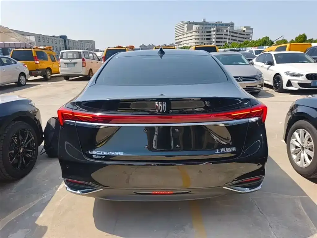 Buick LaCrosse 2023 из CN, фото 3