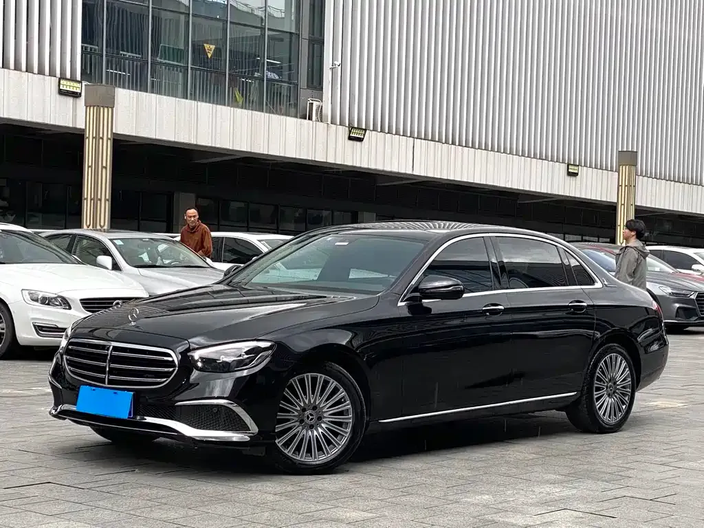 Mercedes-Benz E-Class — фото 1