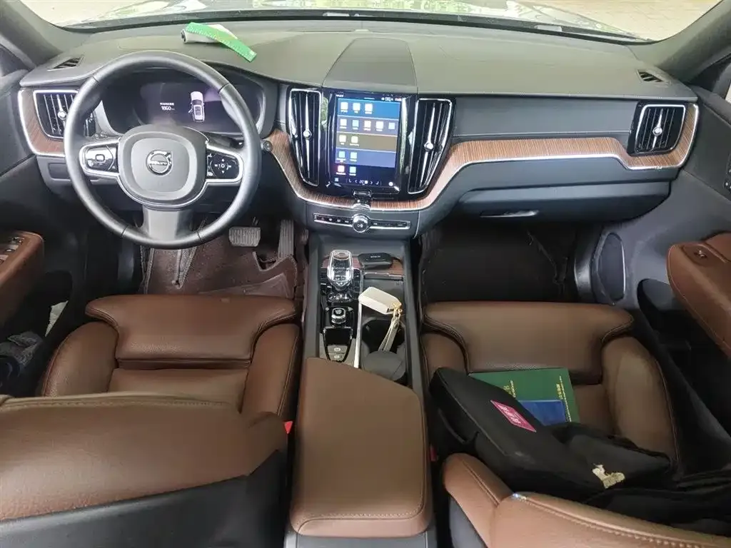 Volvo XC60 — фото 9