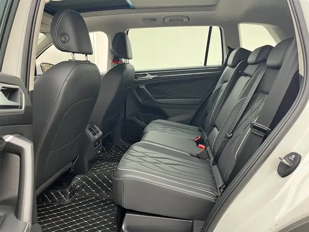 Volkswagen Tiguan L — фото 3