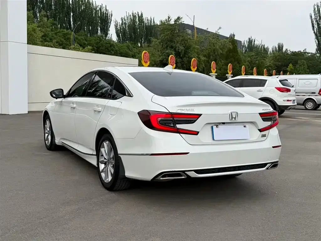 Honda Accord — фото 7