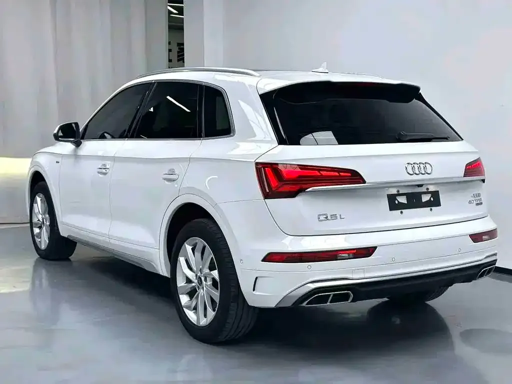 Audi Q5L — фото 8