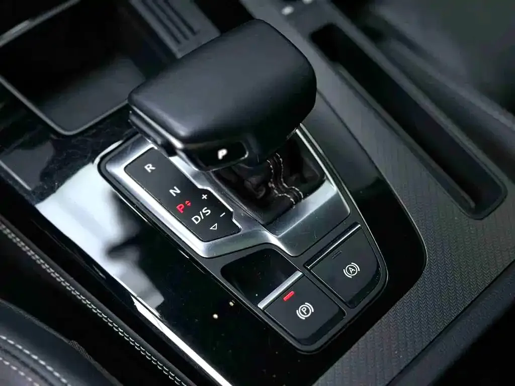 Audi Q5L — фото 5