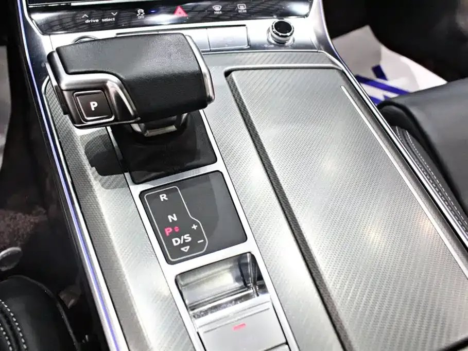 Audi A6L — фото 9