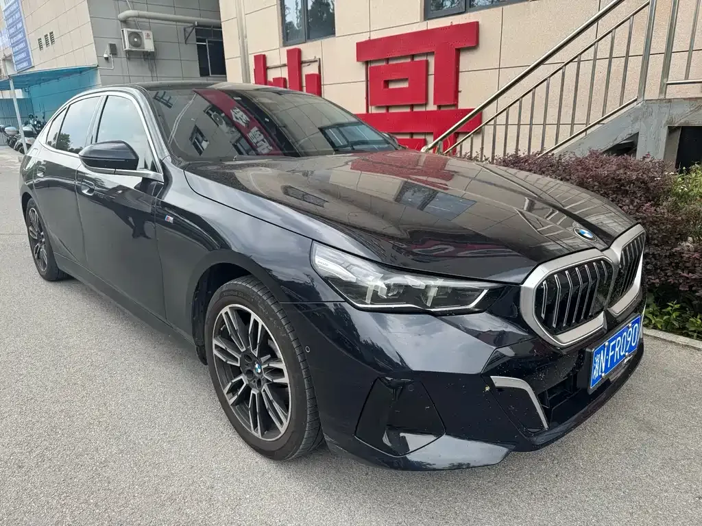 BMW 5 Series — фото 10